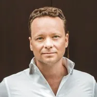 Sascha van Holt