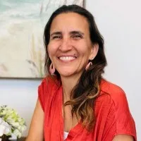 Cari Enayati